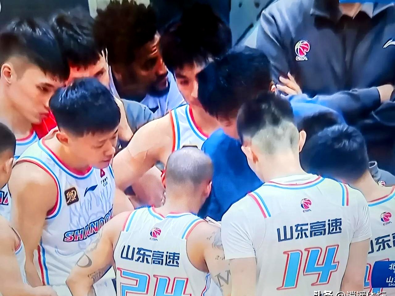 国王杯倒计时，山东男篮窗口期遗憾出局，细节引发关注，质疑声仍在，团队化学反应显著的简单介绍