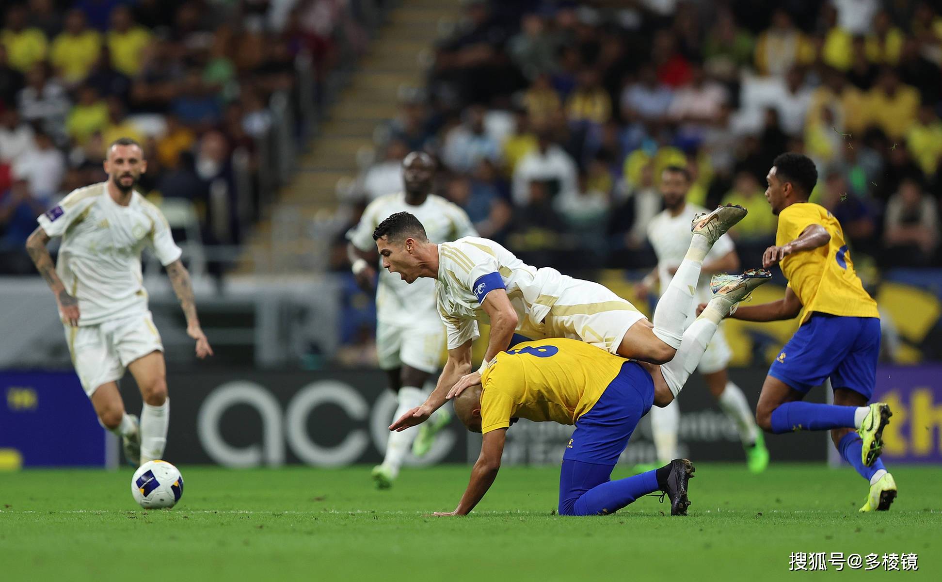 赛地聚焦：亚冠加时末段热度飙升，马赛造点机会，震撼外界，更衣室氛围转暖