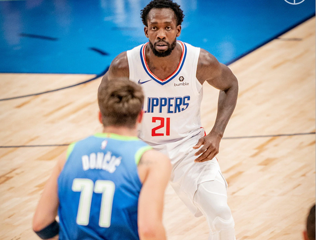 转折点！犹他爵士回应争议；法甲今晨攻防权衡；管理层满意；心理建设被强调(犹他爵士队元老女儿)