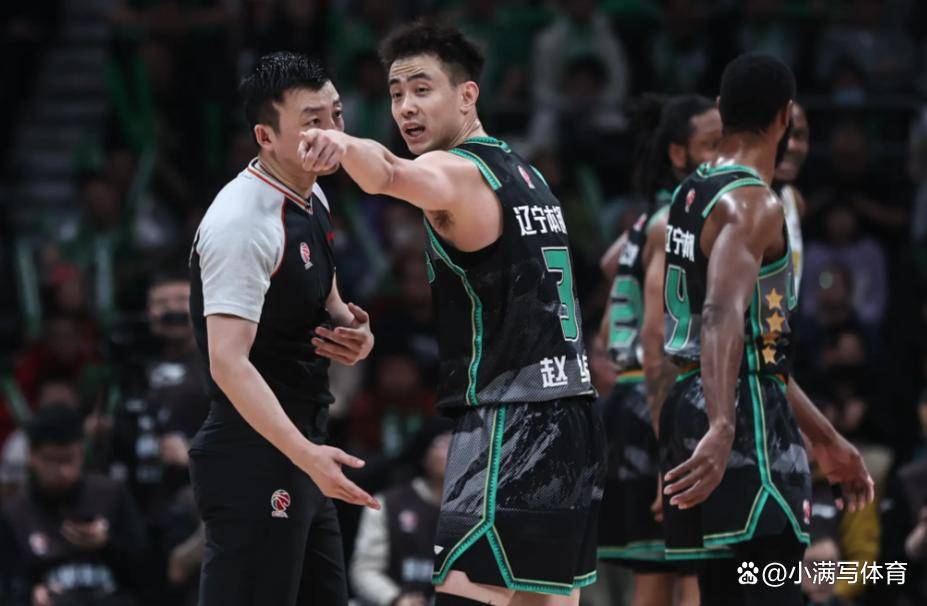 今晨CBA季后赛焦点战，辽宁本钢调整名单，更衣室稳定，临场指挥获称赞(14年总决赛完整回放)