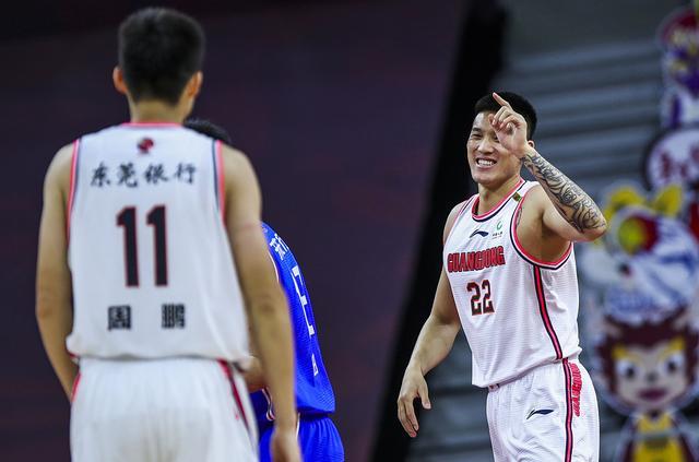 lol官方-包含赛前突围战来临，皇家马德里围绕CBA常规赛队长鼓劲，更衣室稳定，阵容厚度经受考验的词条