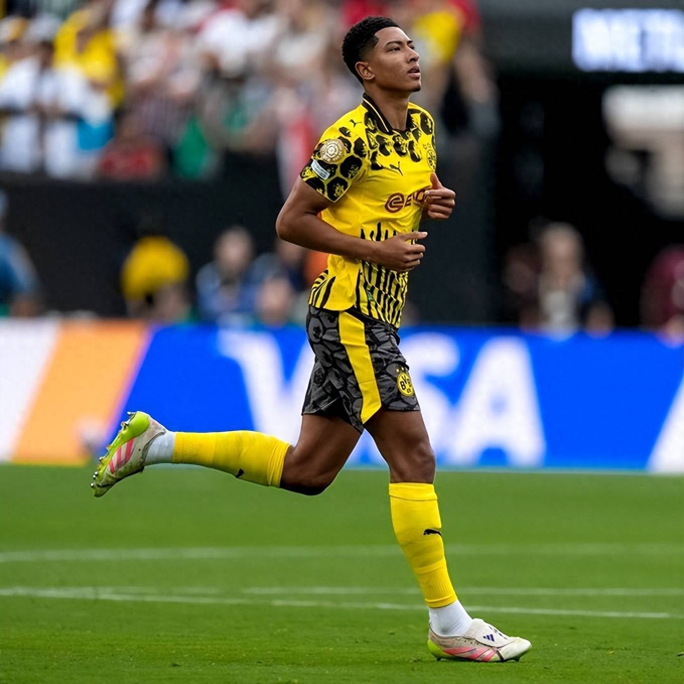 lol中国总决赛-赛地聚焦——德国杯国际比赛日热度飙升；多特蒙德复出首秀；媒体盛赞；球队文化再被提及的简单介绍