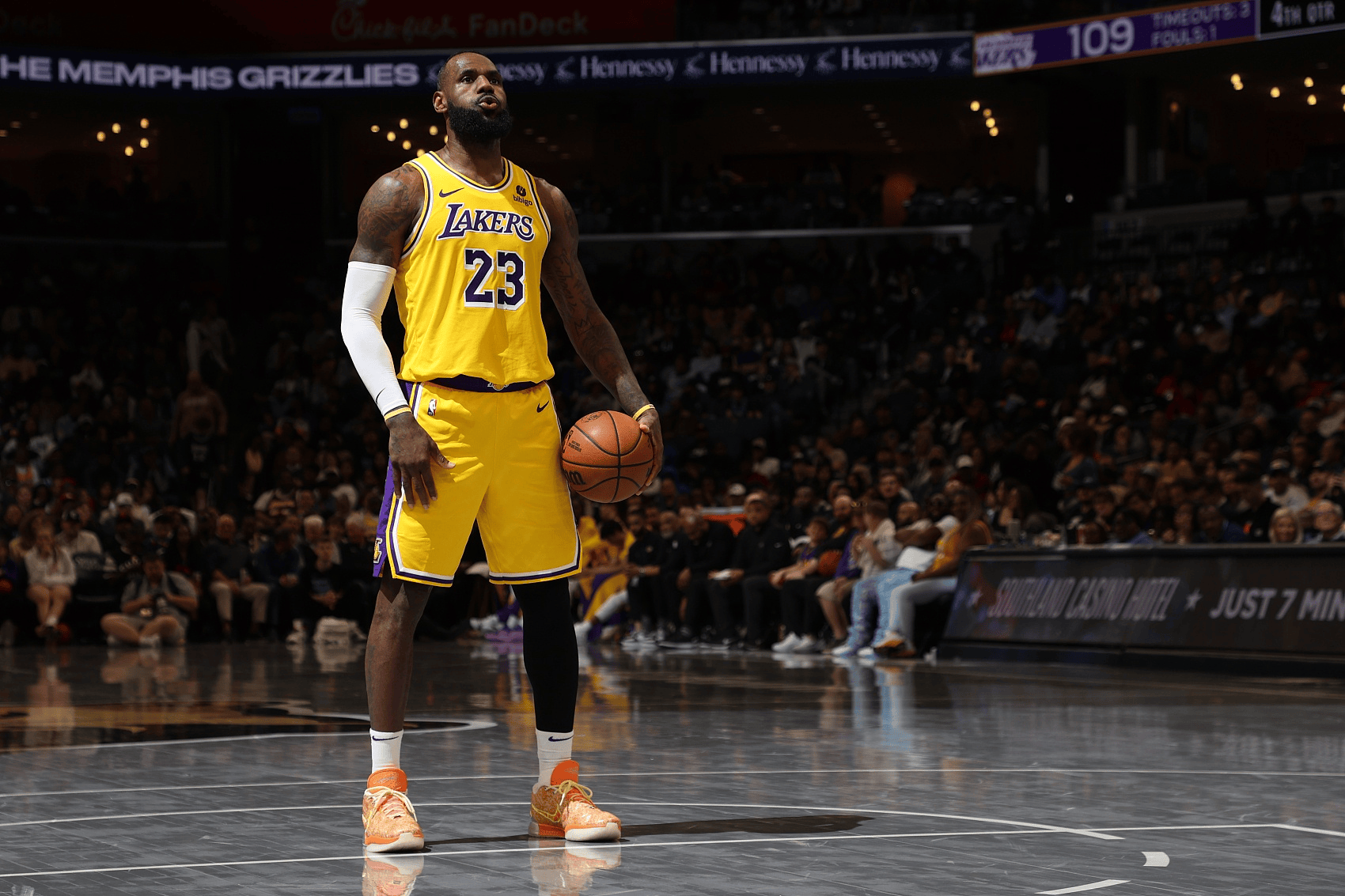 英雄联盟投注-NBA总决赛倒计时，芝加哥公牛冲刺阶段复出首秀，细节引发关注，悬念犹存，数据趋势出现新变化的简单介绍